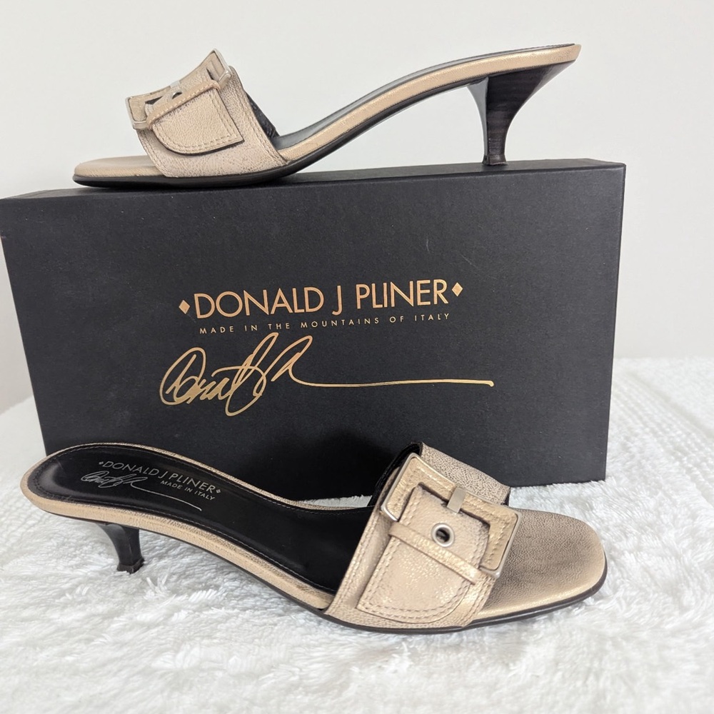 Donald J. Pliner Women's Beige Buckle Heels